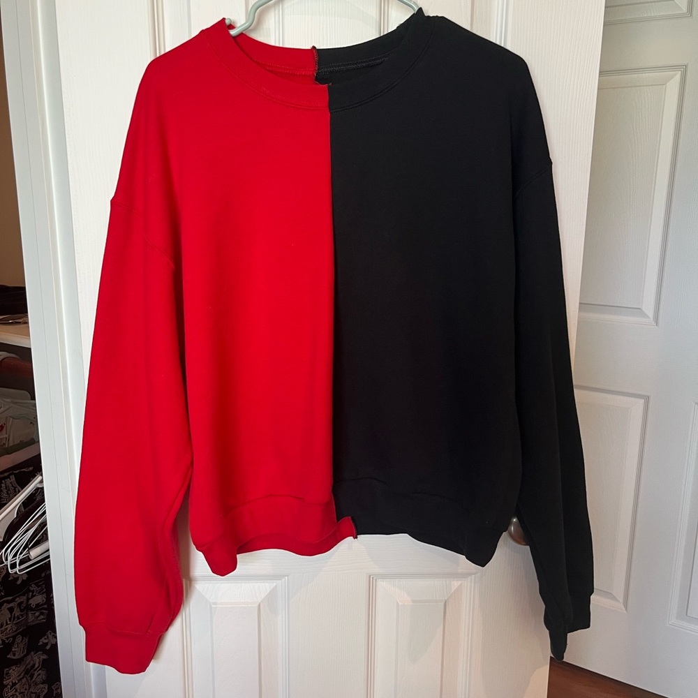 Colorblock Red and Black Cropped Sweatshirt